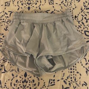 size 2 lululemon blue hotty hot short 2.5 inseem